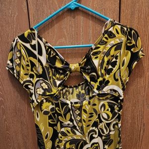 Women's pullover top.